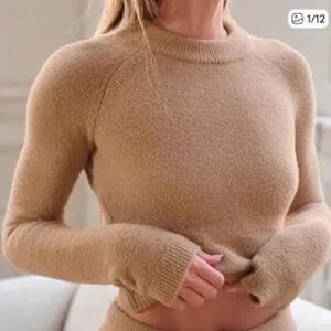 ALO Yoga Snuggle Up Sweater. Color: Warm Toast. Size: XS